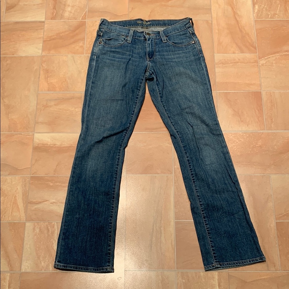 Old Navy Women's "The Flirt" Medium Wash Low Waisted Blue Jeans